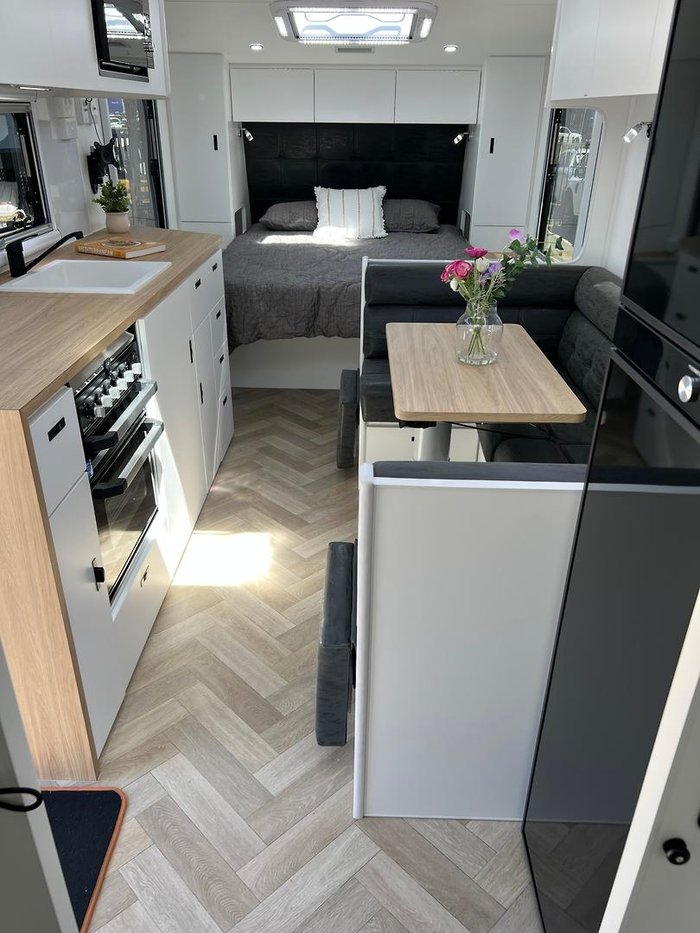 2025 Olympic Javelin X8 21'