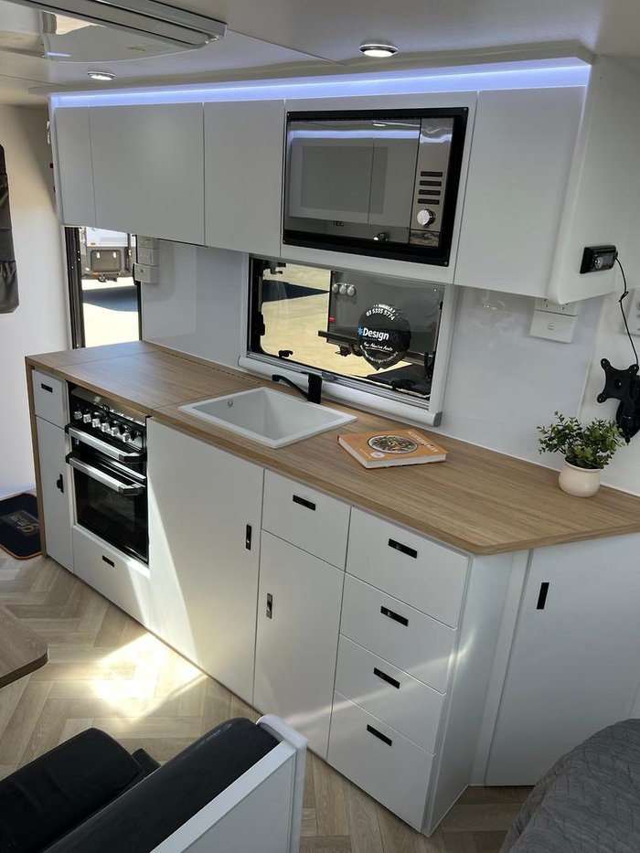 2025 Olympic Javelin X8 21'