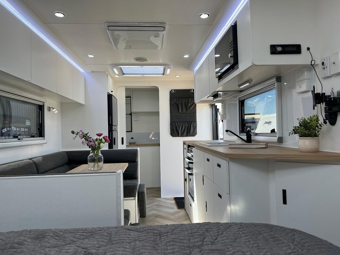 2025 Olympic Javelin X8 21'