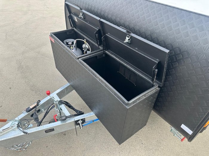 2025 New Age Caravans Big Red 20 Ft Slider My25