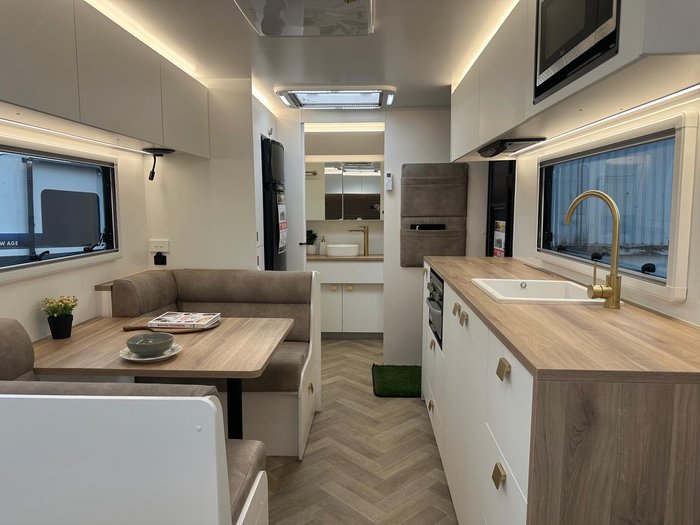 2025 New Age Caravans Manta Ray 19 Ft Er My26
