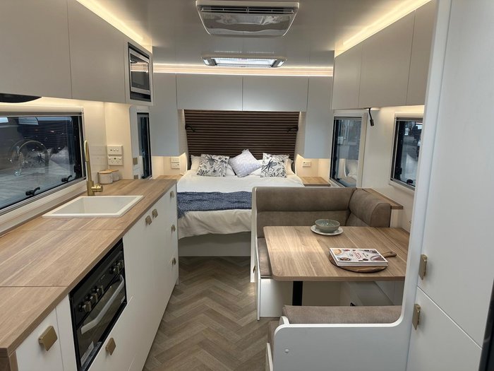 2025 New Age Caravans Manta Ray 19 Ft Er My26