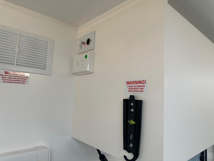 2025 New Age Caravans Manta Ray 18 Er My26