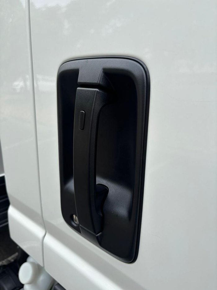 2025 Isuzu N Series NNR 45-150 Vanpack
