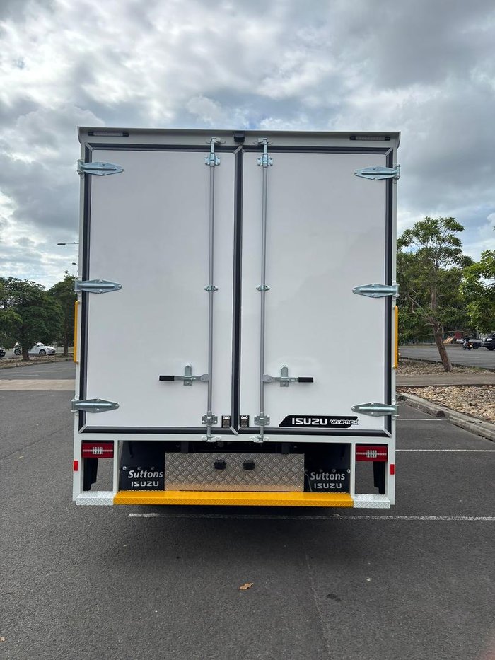 2025 Isuzu N Series NNR 45-150 Vanpack