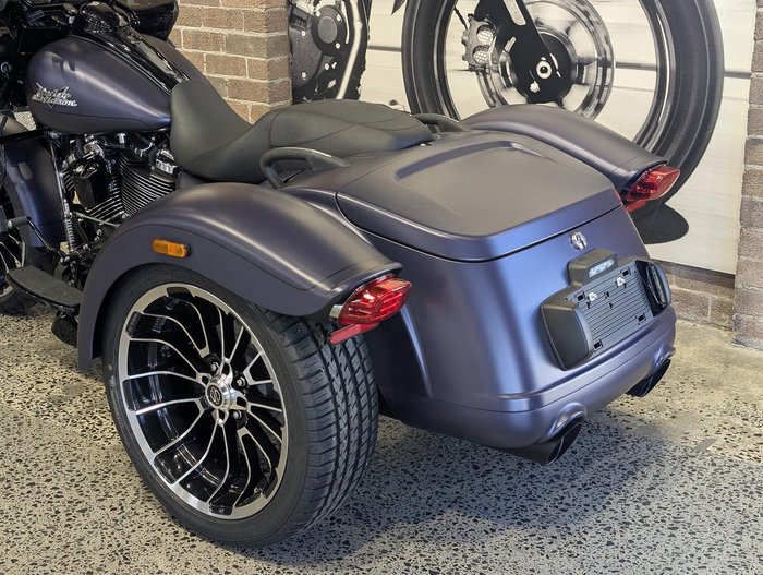 2025 Harley-Davidson Road Glide 3 (FLTRT) Trike Purple