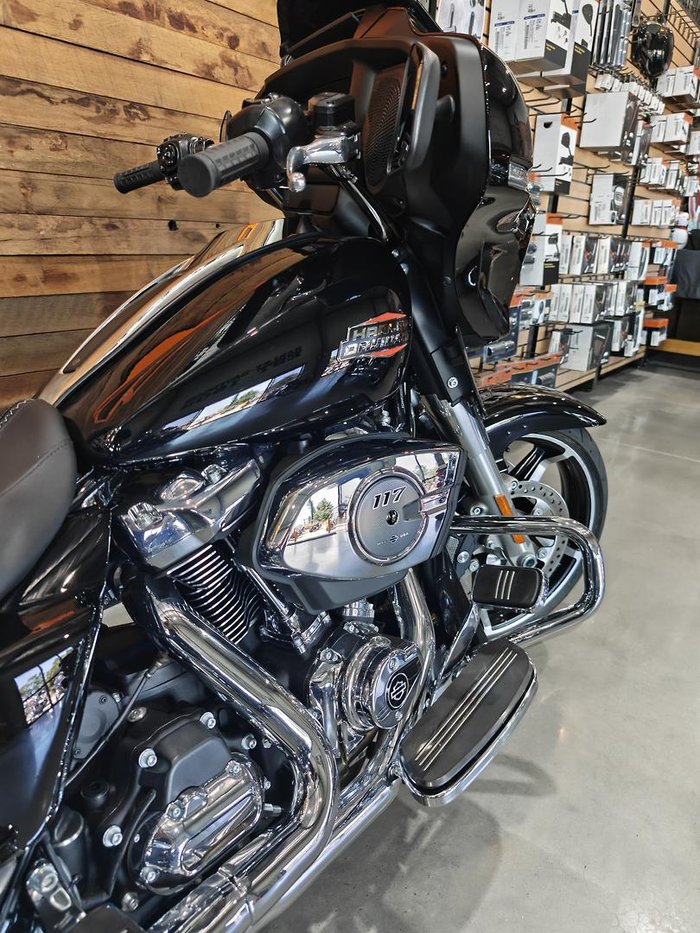 2025 Harley-Davidson Street Glide 117 (FLHX) Touring Black