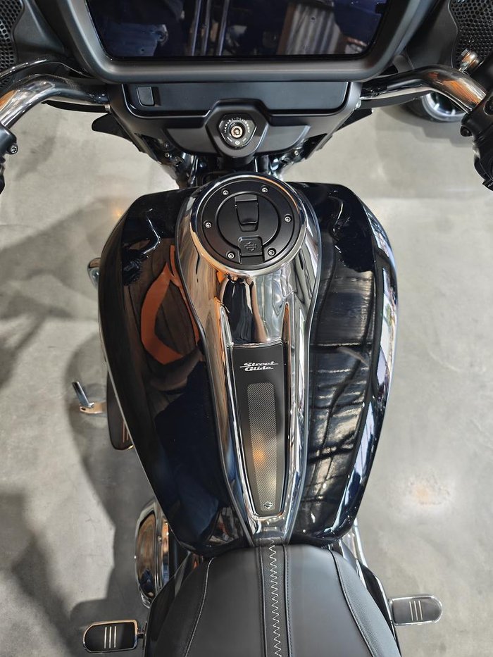 2025 Harley-Davidson Street Glide 117 (FLHX) Touring Black