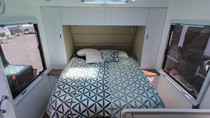 2025 Red Centre Kimberley Plus 206 (was $127,990 now $121,990)