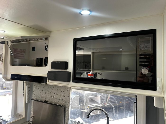 2019 JB Caravans Gator X 17'10 Single Axle Cafe Dinette