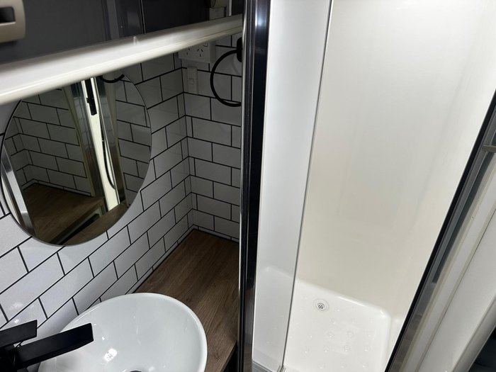 2019 JB Caravans Gator X 17'10 Single Axle Cafe Dinette