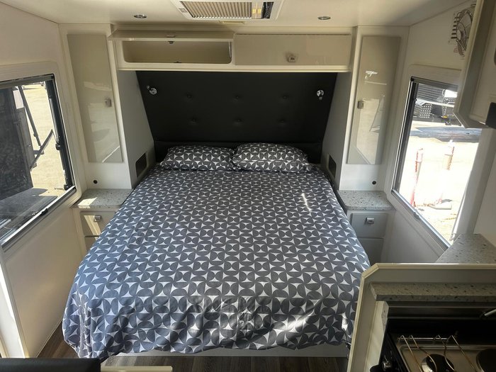 2019 JB Caravans Gator X 17'10 Single Axle Cafe Dinette