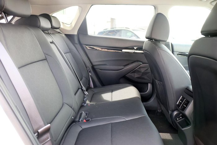 2025 Kia Seltos GT-Line SP2 PE MY26 AWD Clear White with Fusion Black Roof