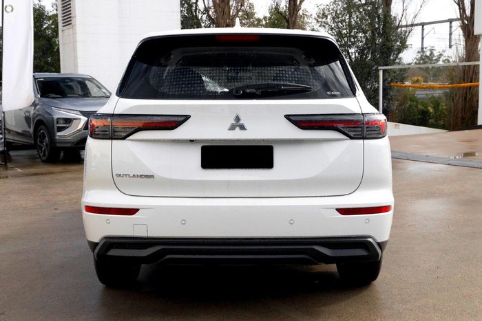 2025 Mitsubishi Outlander ES