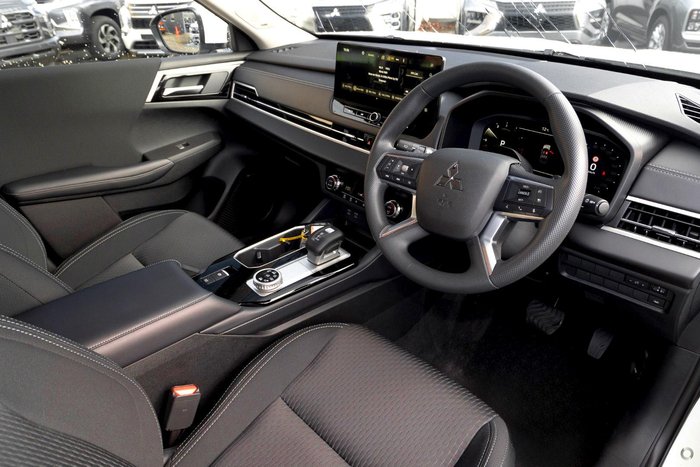 2025 Mitsubishi Outlander ES