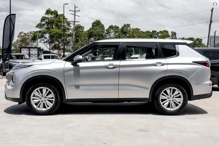 2025 Mitsubishi Outlander ES