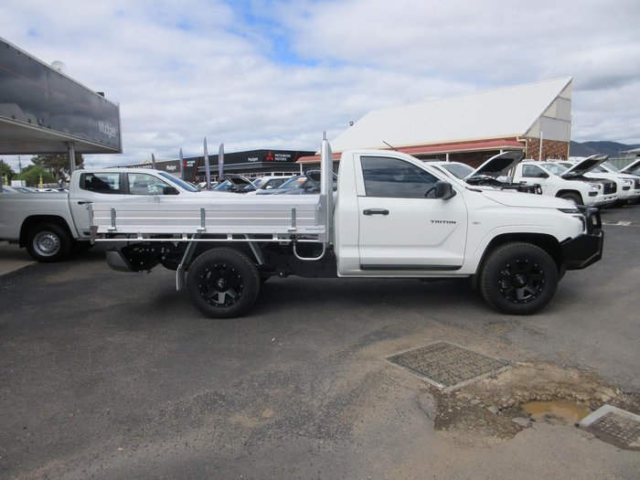 2025 Mitsubishi Triton GLX