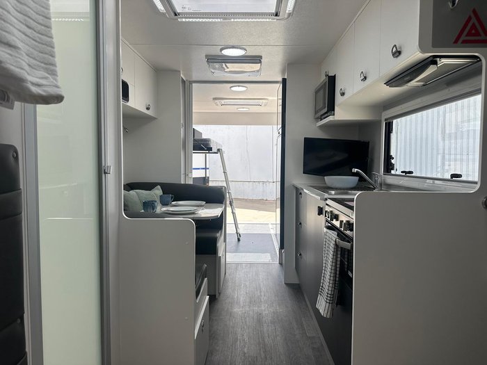 2025 New Age Caravans Xu22bcmy20