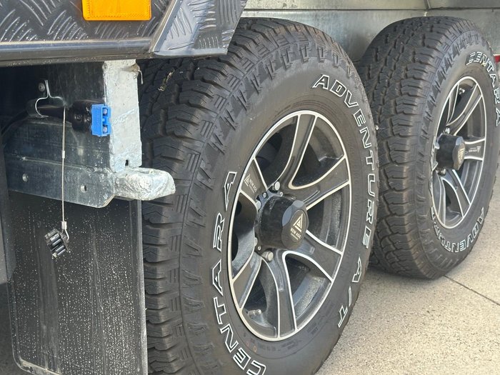 2025 New Age Caravans Xu22bcmy20