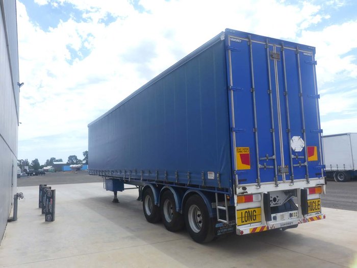 2010 Vawdrey 22 Pallet Curtainsider Road Train Lead
