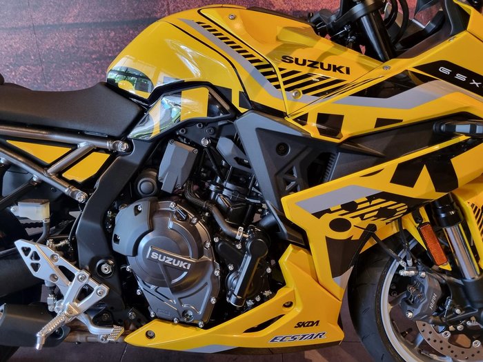 2025 Suzuki GSX-8R GSX-R Yellow