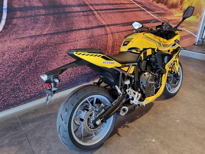 2025 Suzuki GSX-8R GSX-R Yellow