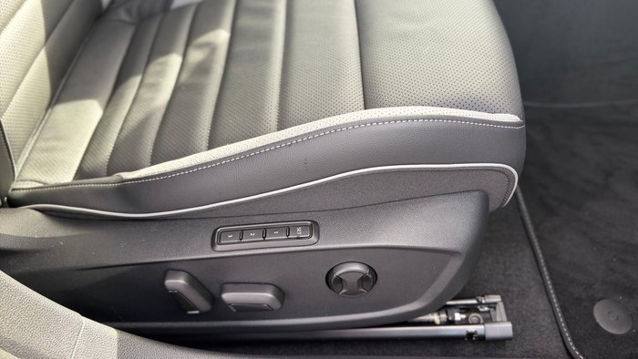 2025 Volkswagen Golf 110TSI R-Line
