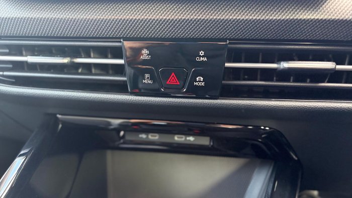 2025 Volkswagen Golf 110TSI R-Line