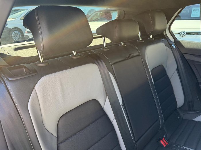 2025 Volkswagen Golf 110TSI R-Line