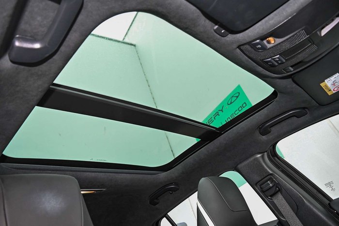 2016 INFINITI Q30 Sport Premium