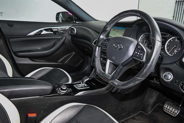 2016 INFINITI Q30 Sport Premium