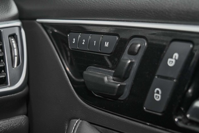 2016 INFINITI Q30 Sport Premium