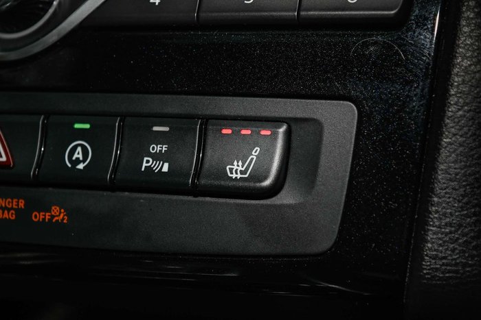 2016 INFINITI Q30 Sport Premium