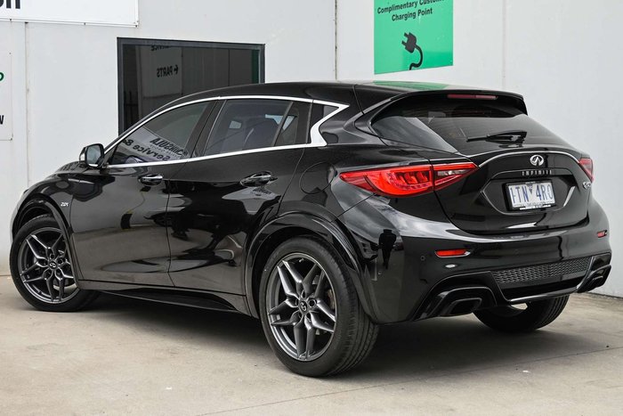 2016 INFINITI Q30 Sport Premium