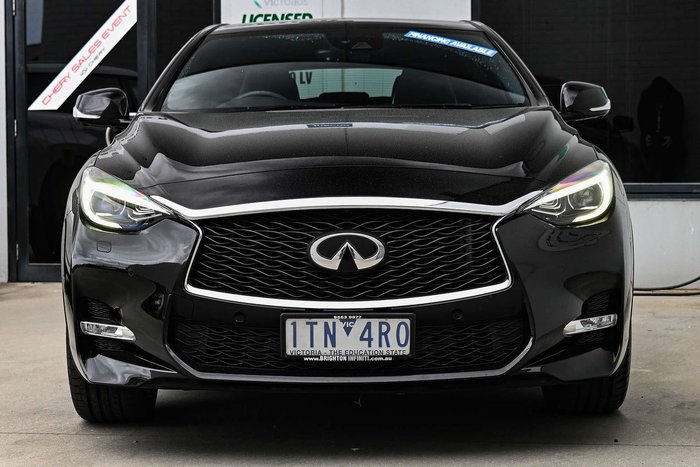 2016 INFINITI Q30 Sport Premium