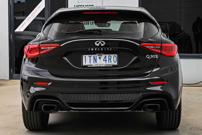 2016 INFINITI Q30 Sport Premium