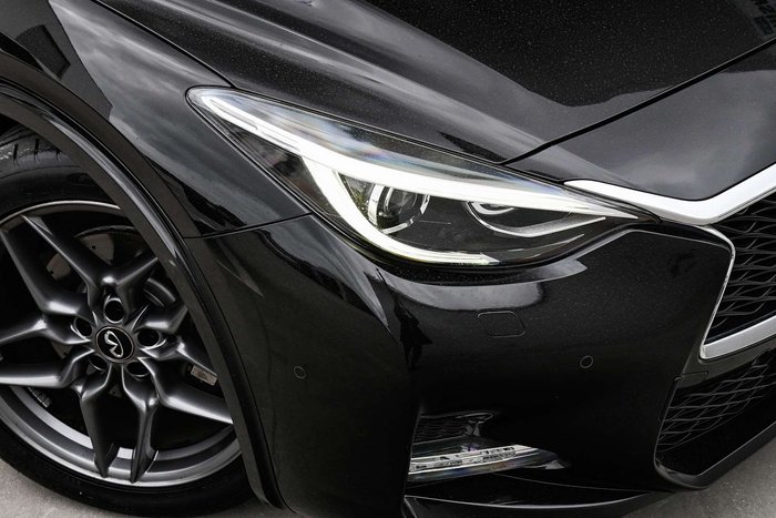 2016 INFINITI Q30 Sport Premium