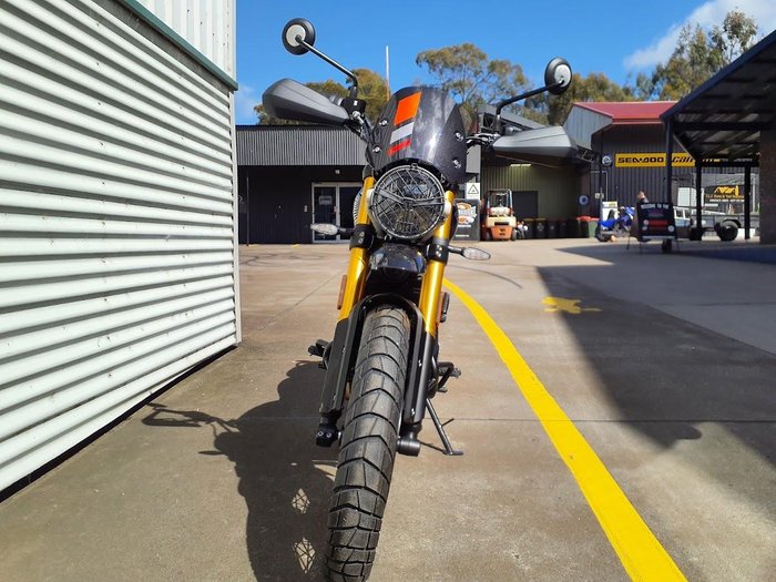 2025 Triumph Scrambler 400 XC Scrambler Grey