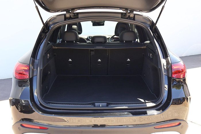 2025 Mercedes-Benz GLC-Class GLC300