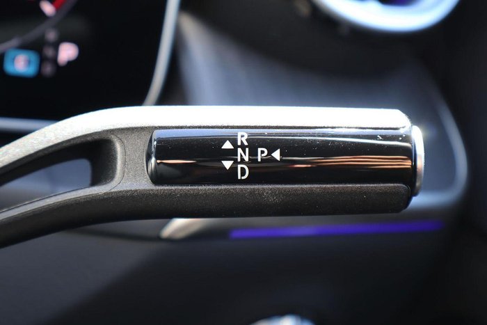 2025 Mercedes-Benz GLC-Class GLC300