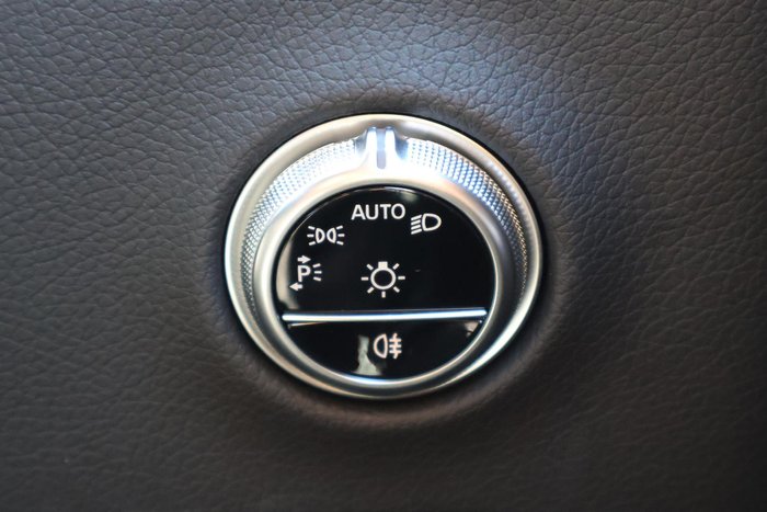 2025 Mercedes-Benz GLC-Class GLC300