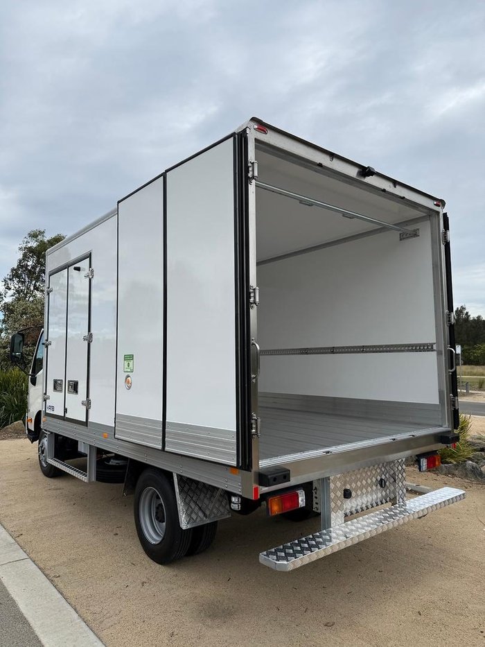 2025 Hino 300 Series 921