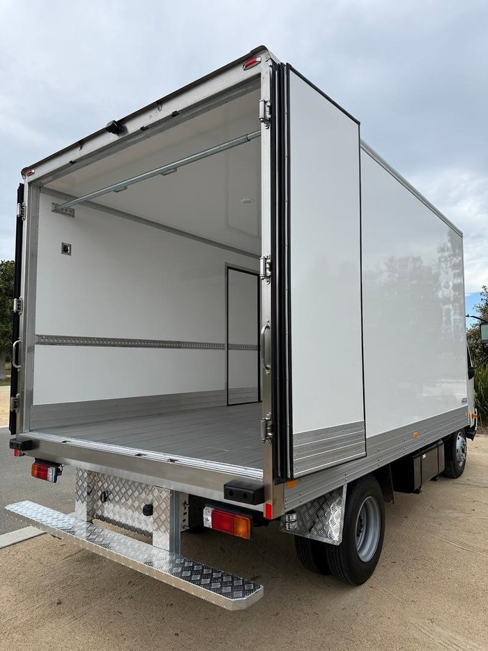 2025 Hino 300 Series 921