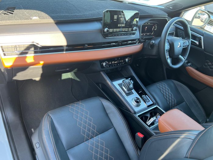 2023 Mitsubishi Outlander Exceed Tourer