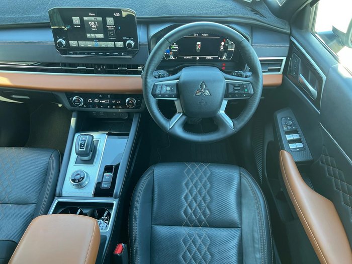 2023 Mitsubishi Outlander Exceed Tourer