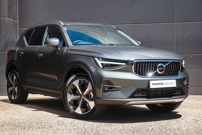 2025 Volvo XC40