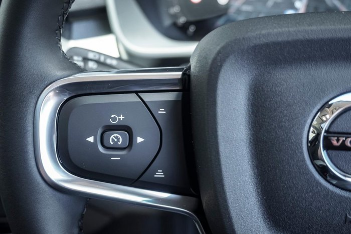 2025 Volvo XC40 Ultra B4 Bright