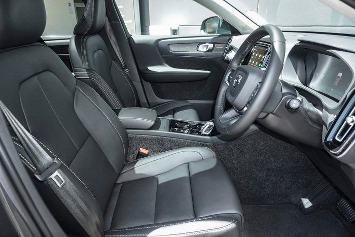 2025 Volvo XC40 Ultra B4 Bright