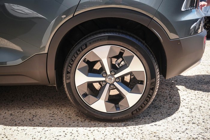 2025 Volvo XC40 Ultra B4 Bright