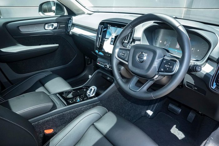 2025 Volvo XC40 Ultra B4 Bright